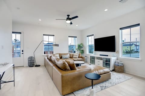 Gather around on the oversized leather sectional for movies and game night. Light-filtering roller shades can be drawn when you don’t want to take in the beautiful views.