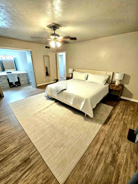 Chic & Cozy Home in Heart of Lubbock