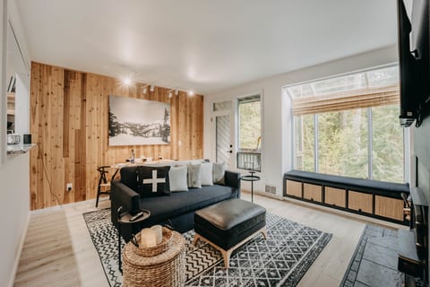 64SW - Mt Baker Lodging Condo - Sleeps 4!