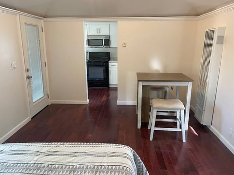 Well-located pet-friendly studio