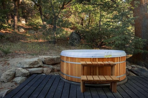 Inviting hot tub, settled amongst the boulders of the San Bernardino mountains.