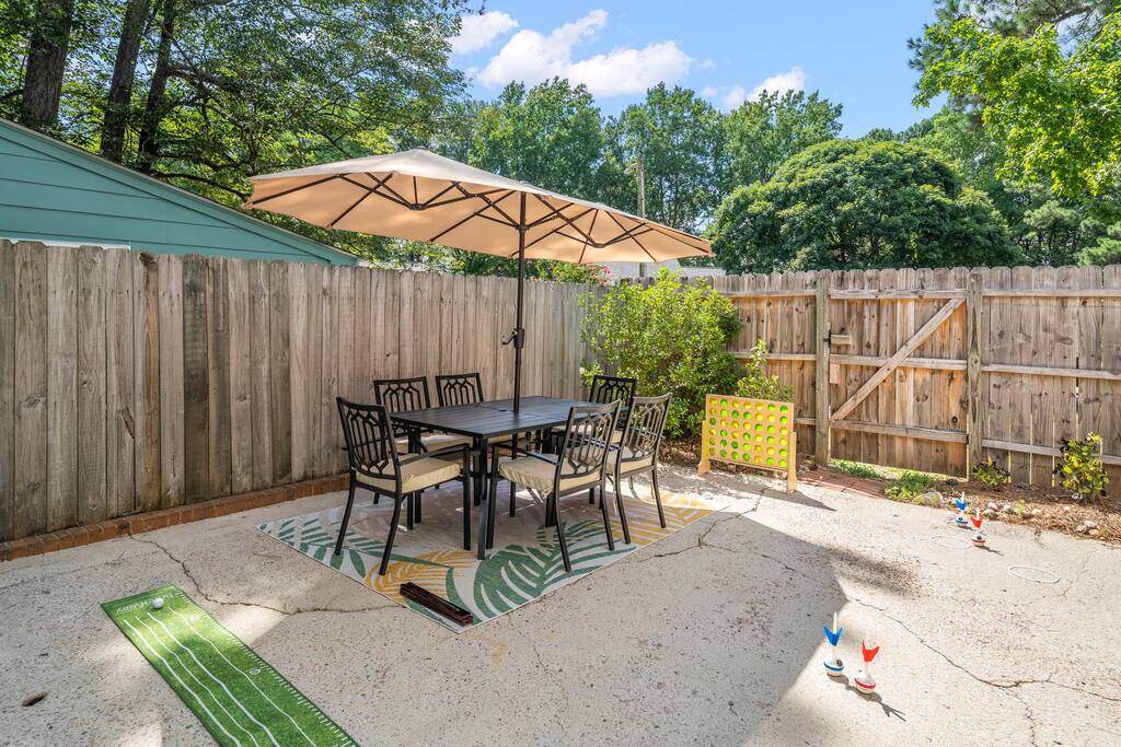 Cozy& Comfy  | Lenovo15mins | King bed | BackPatio