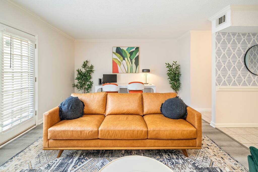 Cozy& Comfy  | Lenovo15mins | King bed | BackPatio