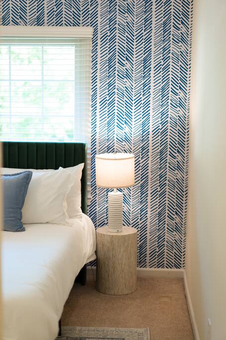 Cozy& Comfy  | Lenovo15mins | King bed | BackPatio