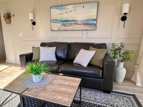 Quiet GT Resort Condo-Great Views & Full Kitchen
