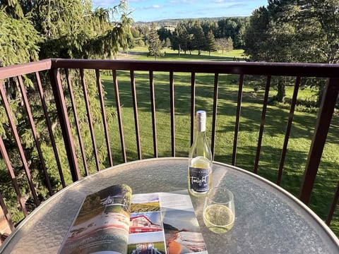 Quiet GT Resort Condo-Great Views & Full Kitchen