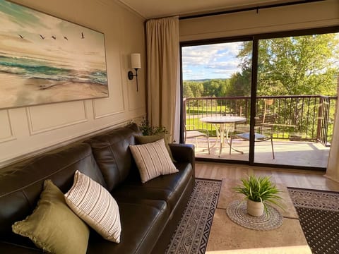 Quiet GT Resort Condo-Great Views & Full Kitchen