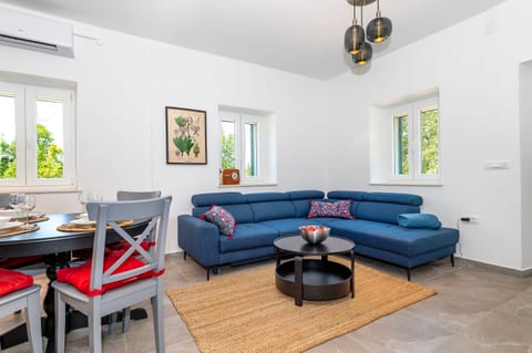 House STiKA - Unit 376048-13