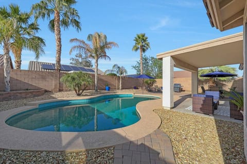 Before booking, please see "additional rules" for pool and backyard area owner release of liability.