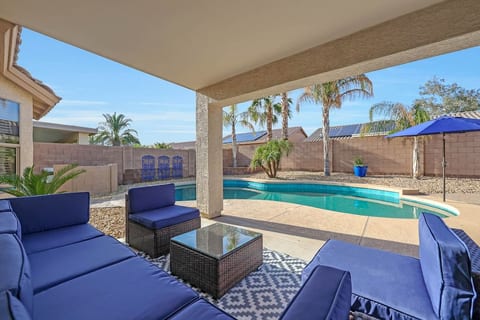 Enjoy the Arizona weather in your private pool. This is a non-heated pool. During the summer is a great time to jump in!!
Before booking, please see "additional rules" for pool and backyard area owner release of liability.