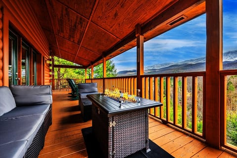 Scenic Paradise Cabin, Gatlinburg, TN