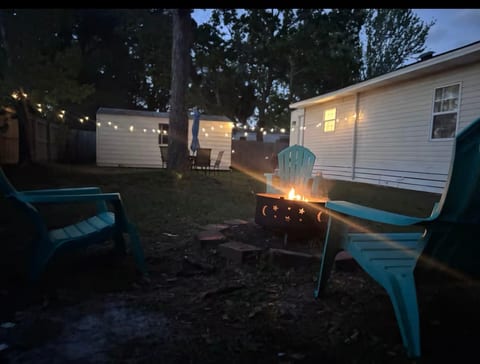 Cottage with fenced in yard, dog friendly 