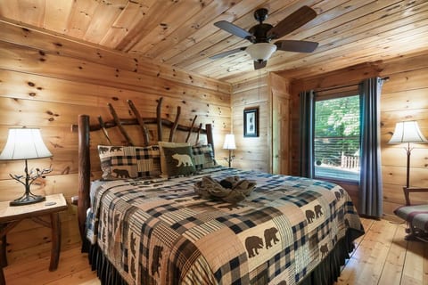 Comfortable/Cozy/Great Location: Bear Paw Lodge