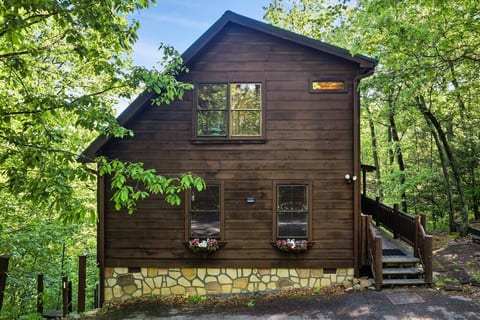 Comfortable/Cozy/Great Location: Bear Paw Lodge
