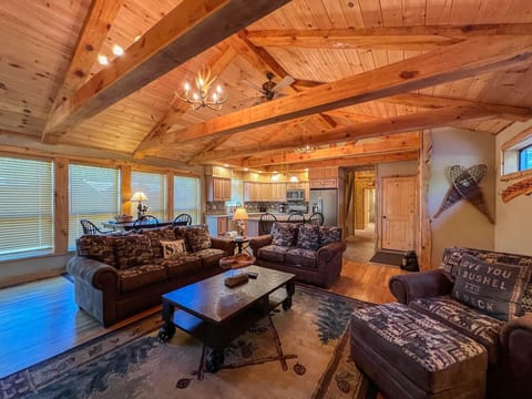 The Cranmore Mountain Cabin | Walk to North Conway