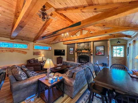 The Cranmore Mountain Cabin | Walk to North Conway