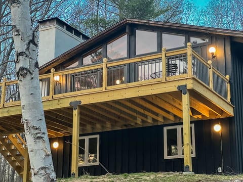 Mountainside Chalet | Modern, Spacious + Central!