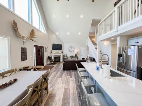 Luxe Mountain Home River, Cranmore and Downtown