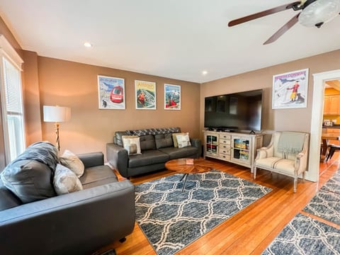 Cozy Home, Walk to N. Conway VLG and Cranmore Fun!