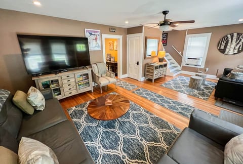 Cozy Home, Walk to N. Conway VLG and Cranmore Fun!