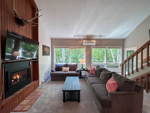 Cathedral Cove | Modern, Walk to Dianas bath!