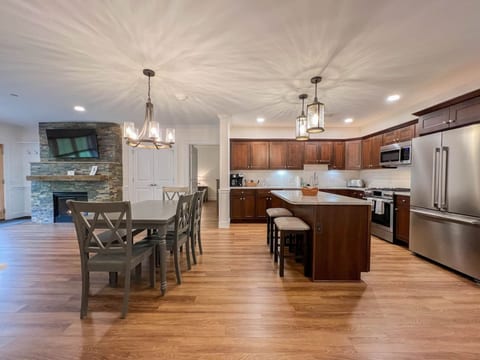 Luxe Ski In/Out | Pool, Hot tub, Hiking, N. Conway