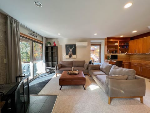 Ski-in/Ski-out @ Attitash | Modern & Spacious