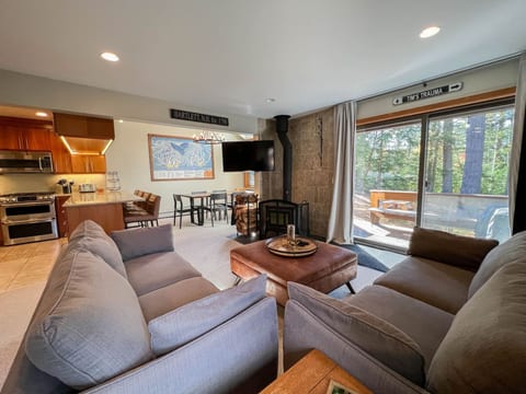 Ski-in/Ski-out @ Attitash | Modern & Spacious