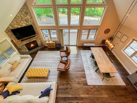 Bear Mountain House | Luxury, Hot Tub, Fireplace