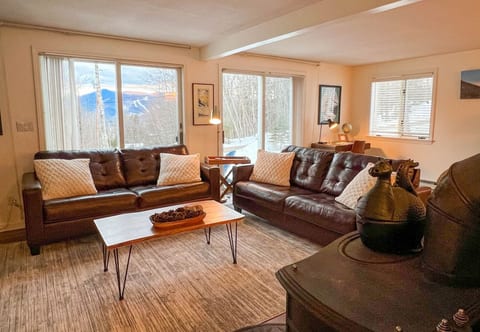 Getaway w/ Mtn View, Close to Storyland and Hiking