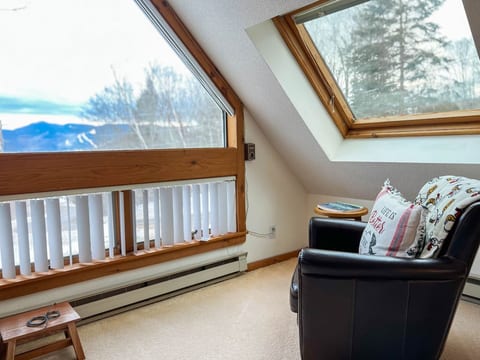 Getaway w/ Mtn View, Close to Storyland and Hiking