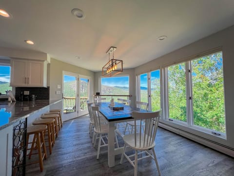 Relaxing Mountaintop Escape | Breathtaking Views!