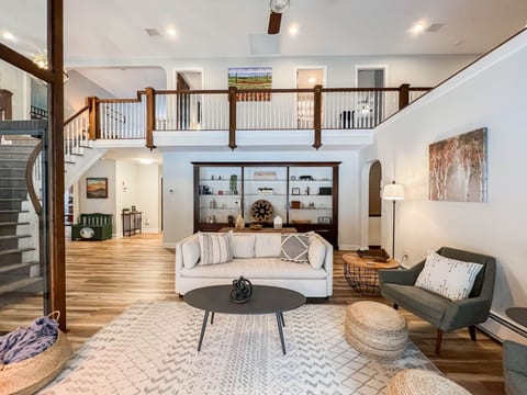 RIVERSBEND | Private River Access, Pool, Hot Tub