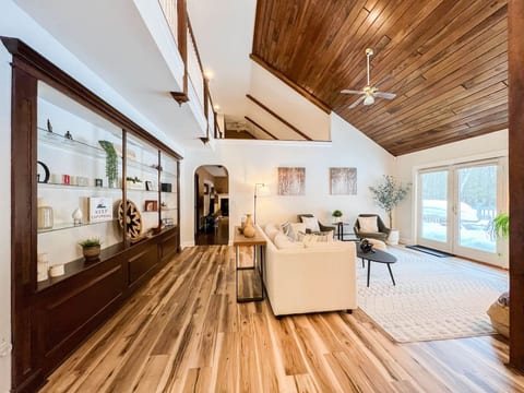 RIVERSBEND | Private River Access, Pool, Hot Tub