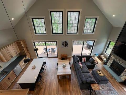 New Luxe 4BR/3BA Home in the Heart of the Valley!