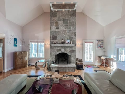 The European Estate | Views, Hot Tub, Sauna & Gym