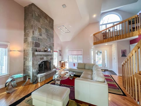 The European Estate | Views, Hot Tub, Sauna & Gym