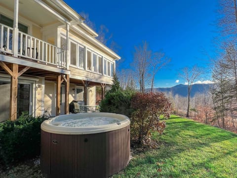 The European Estate | Views, Hot Tub, Sauna & Gym