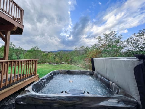 The Mountainview Escape | Luxury, Views & Hot Tub