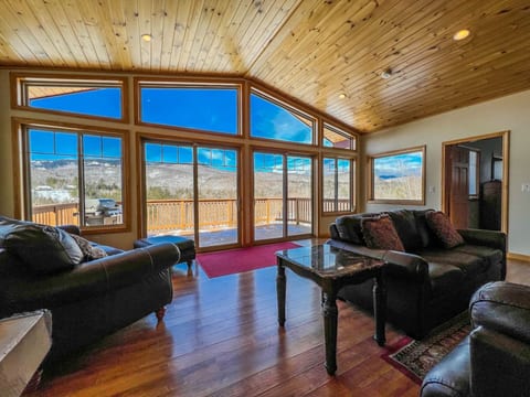 The Mountainview Escape | Luxury, Views & Hot Tub