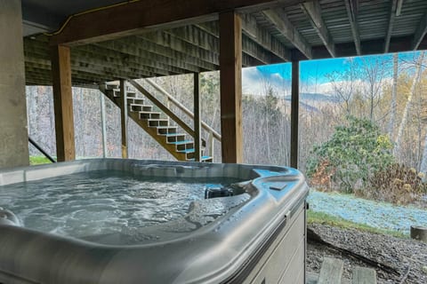 Iron Mountain House | Breathtaking Views | Hot tub