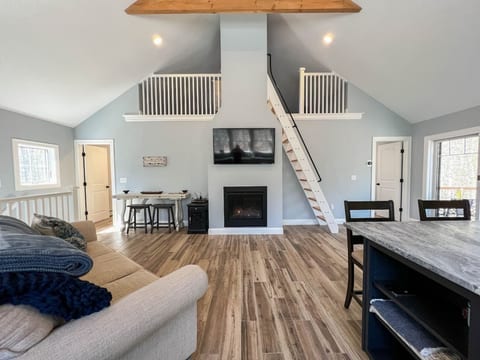 Spacious Family Getaway | New, Peaceful + Hot tub!