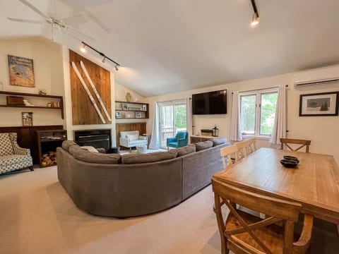 Cozy White Mtn Getaway | River + Pool + A/C