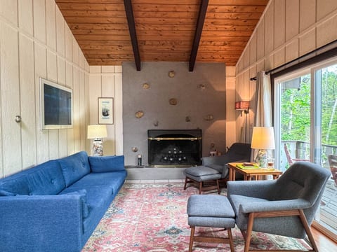 Family Chalet Near Story Land | Private Hot Tub!