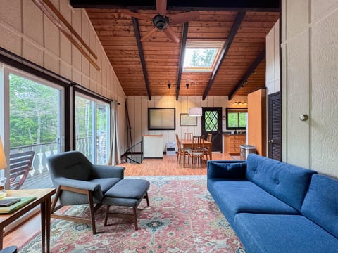 Family Chalet Near Story Land | Private Hot Tub!