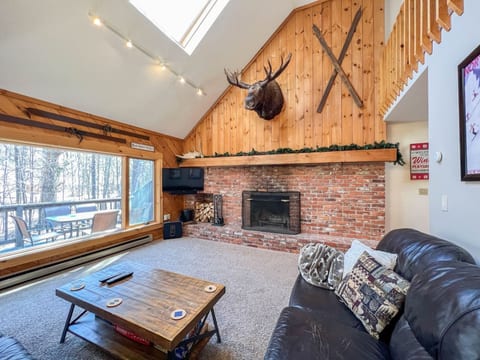 Woodland Retreat | Spacious Family Home + Modern!