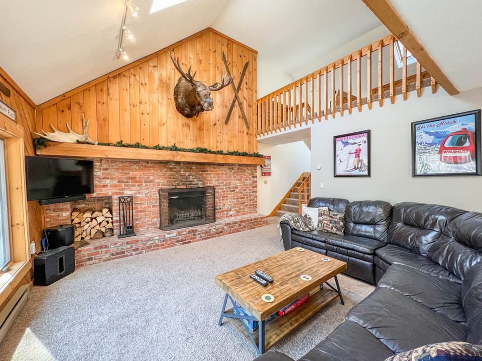 Woodland Retreat | Spacious Family Home + Modern! - Bartlett