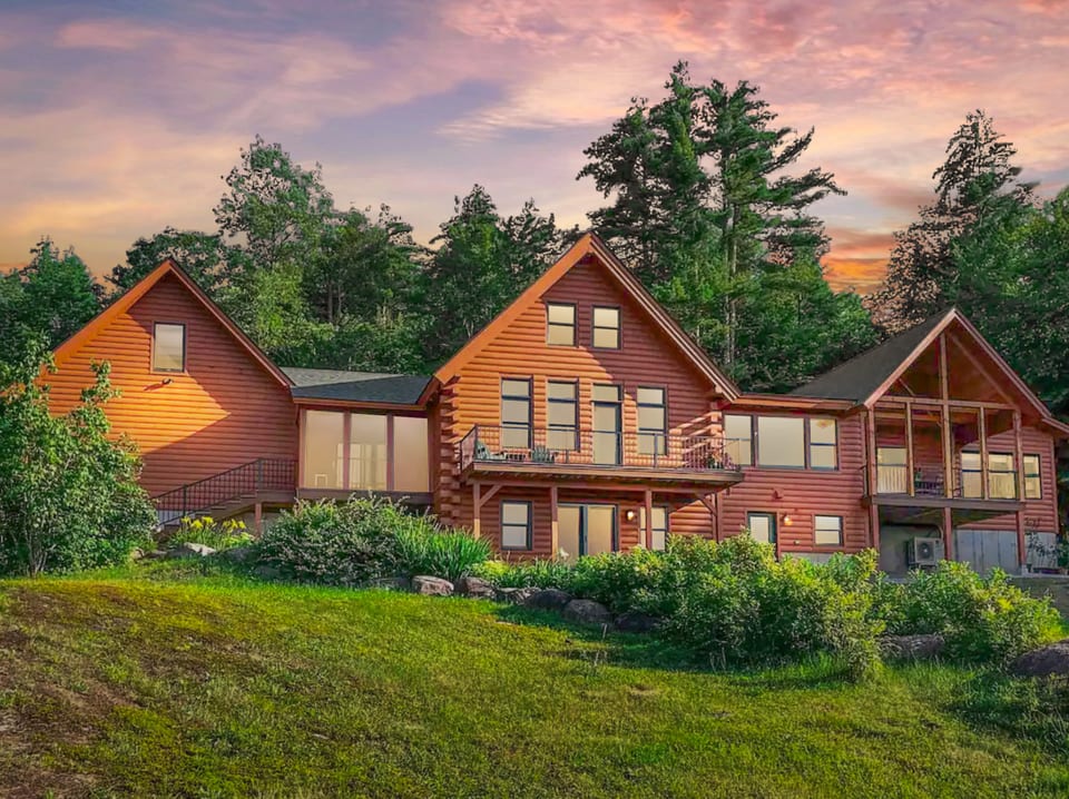 Peak View Cabin | Views | Spacious | 23 Acres - North Conway