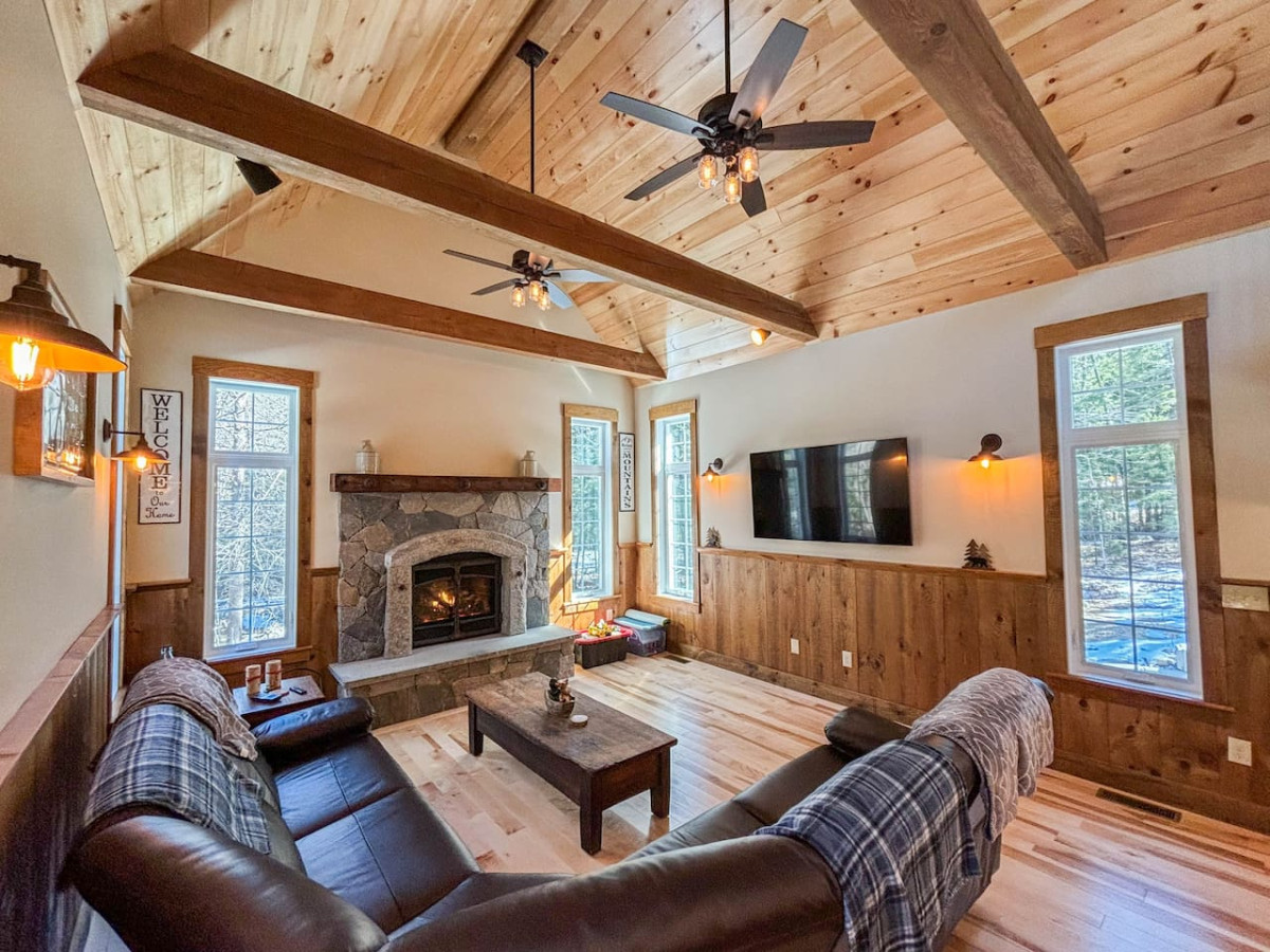 the-oxford-house-or-custom-built-eidelweiss-getaway/