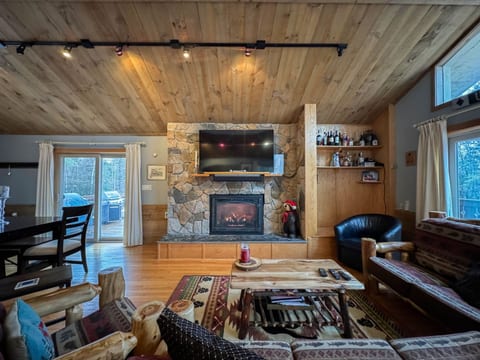 Granite Peak | Spacious Family Home with Hot Tub